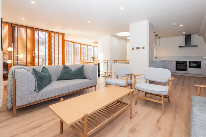 Stunning Large Penthouse in a Perfect Location