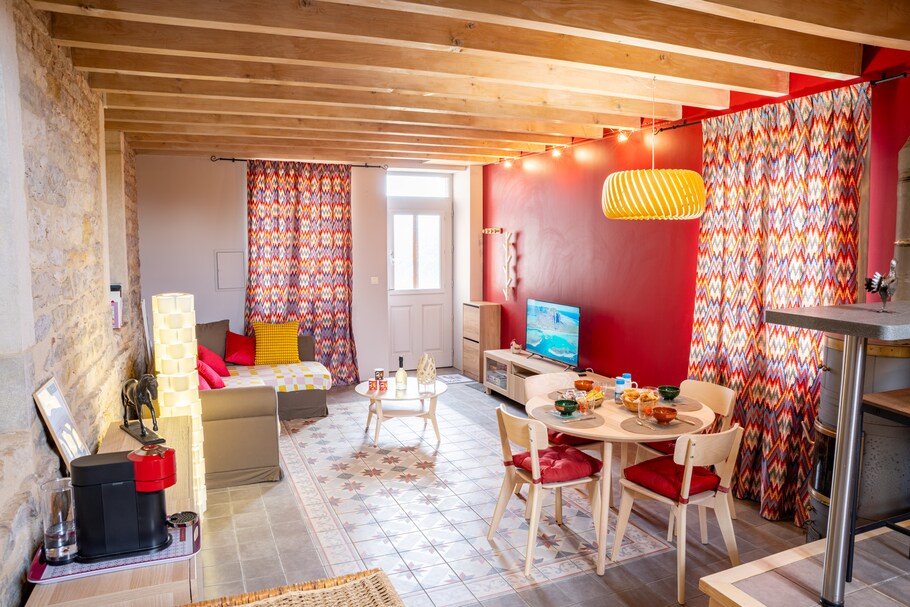 ✨ Imagina un espacio cálido y acogedor, donde los toques exóticos se mezclan con una comodidad moderna. Este apartamento tiene capacidad para dos personas, ideal para una pareja o para disfrutar de un descanso en solitario ✨