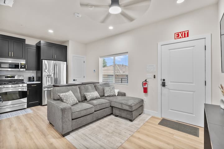 2-downtown Getaway By Zion, Bryce, & Grand Canyon - Hurricane, UT