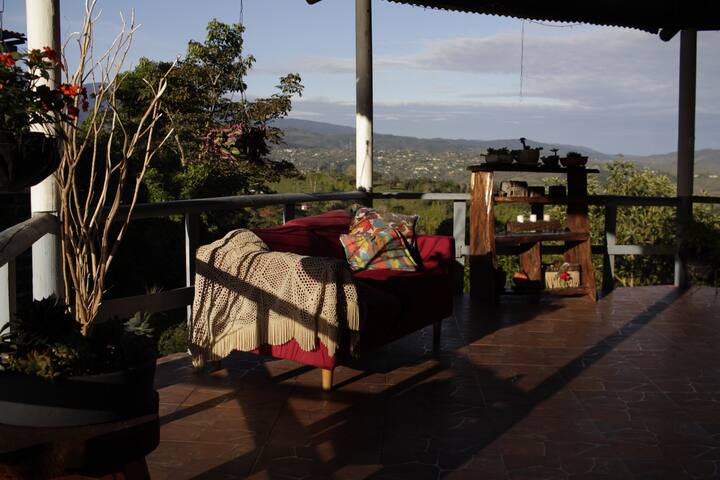 Bohío, Un Refugio En La Montaña - La Cumbre