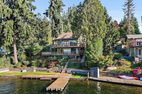 Waterfront Home on Clear Lake, near Eatonville
