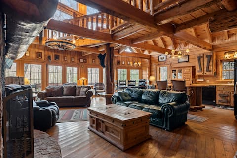 Crickett Lane - 8 Stall Horse Barn Included!