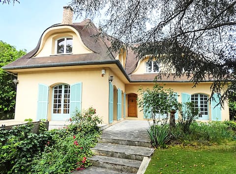 Villa Vegas for 11 people, 15 minutes from Paris + 2 parking spaces