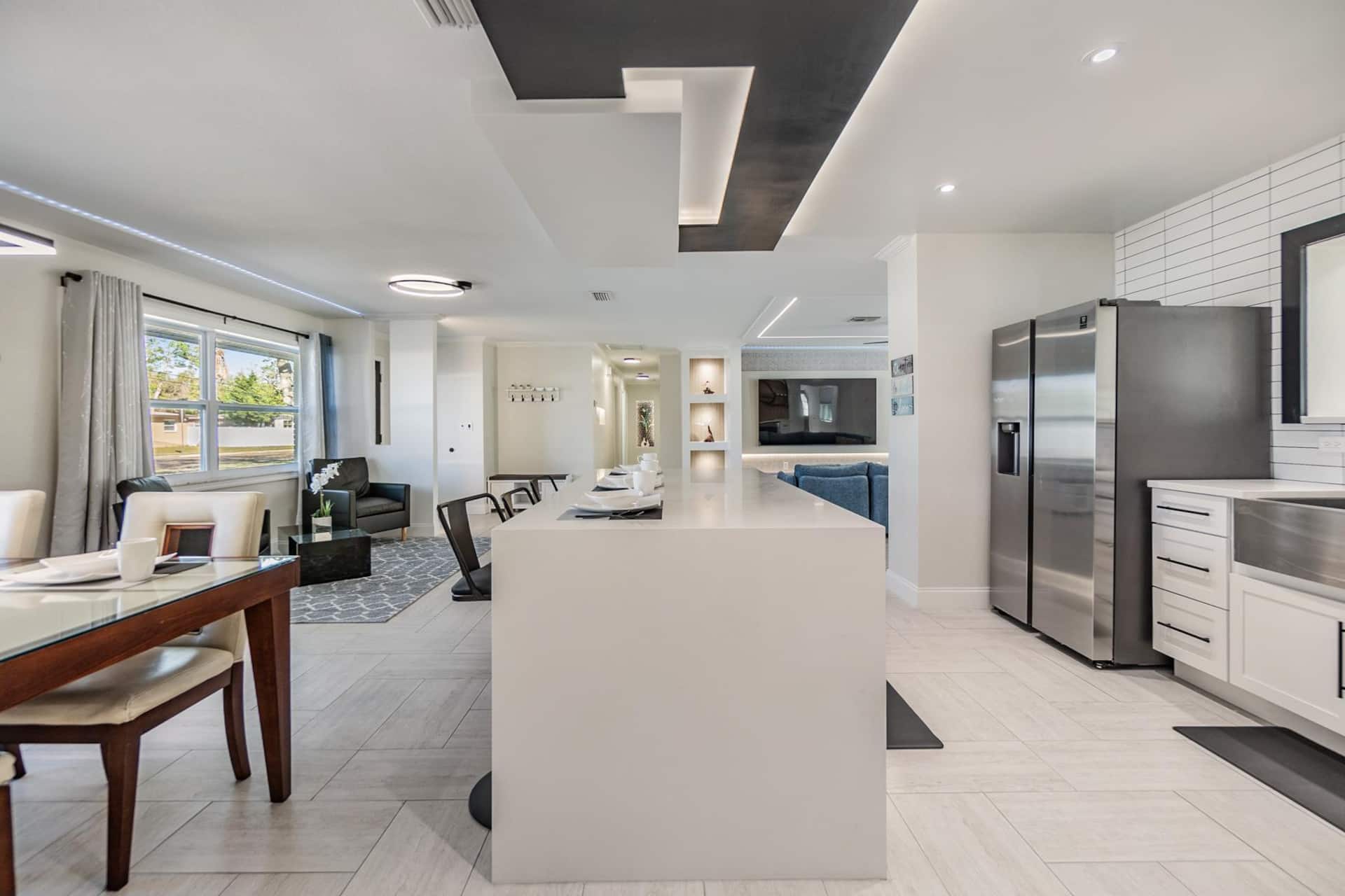 Welcome to the ”Florida Dream Oasis.”