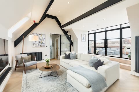 Modern 1Bed with Roof Terrace, Central Warwick