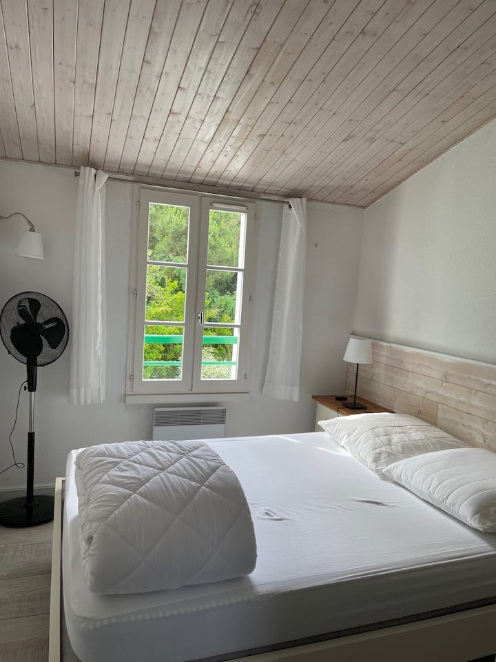 חדר עם מיטה 140x190