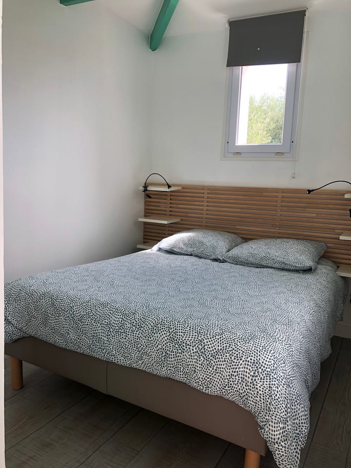 החדר ממוקם באגף הנפרד