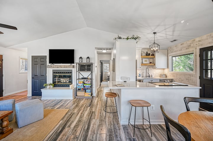 Lakefront Bliss | Private Dock & Lake Access - Lake Anna, VA