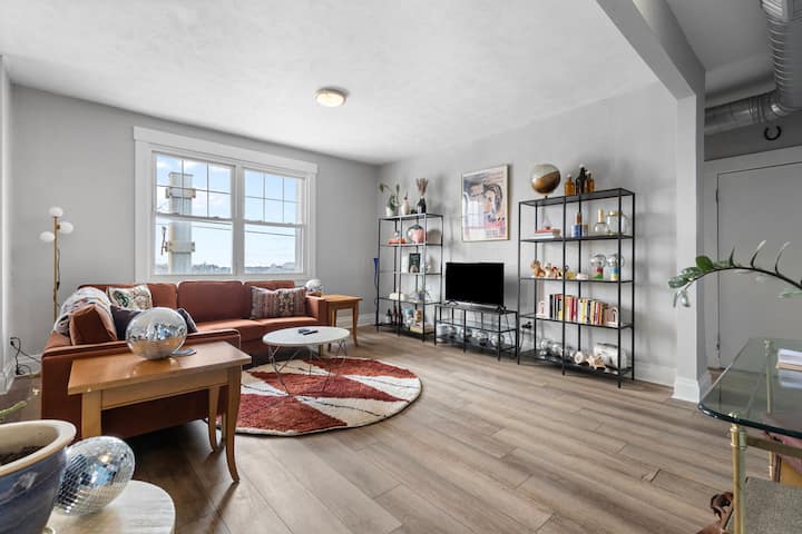Disco Loft | Public Transit | 5 Min Drive Downtown - Pittsburgh