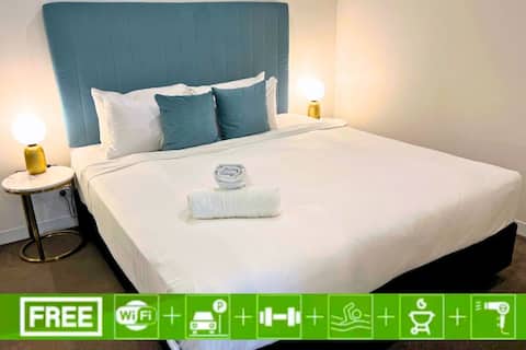 2BR Apt with Pool, Gym & Sauna with Balcony