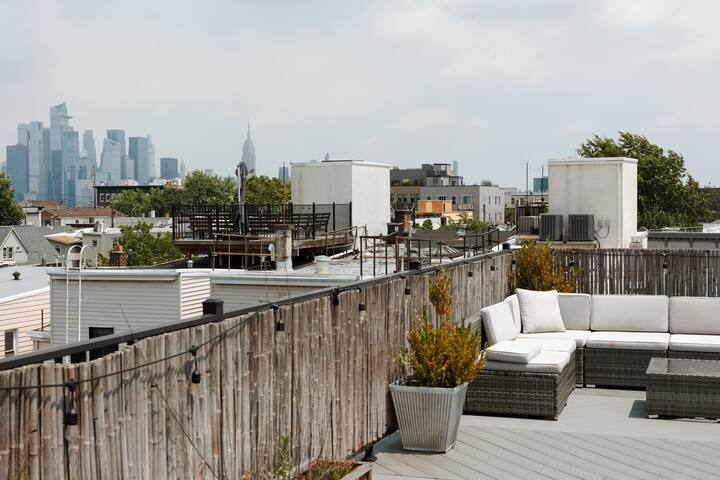 Chic Urban Retreat (4 miles to NYC) gallery image 2