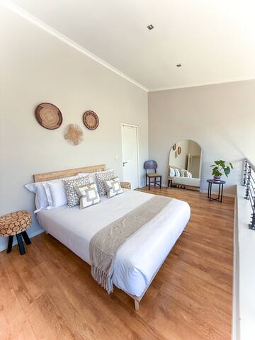 Hippo Cave Pent-House Apartment gallery image 3