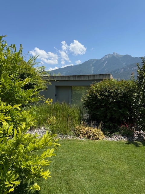 Nice studio surrounded by greenery.