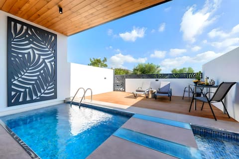 Canes Suite Private Pool