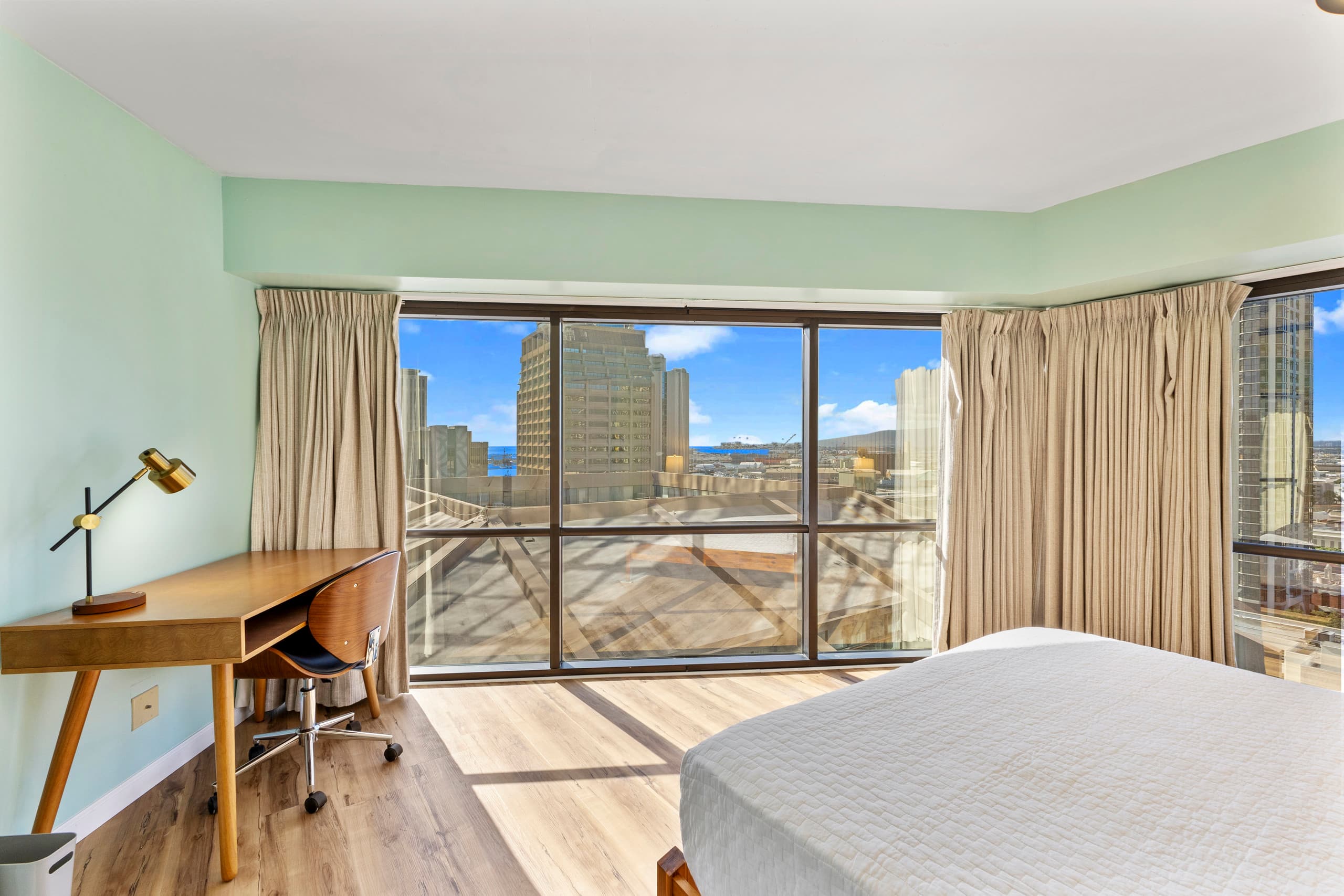 Free Parking! Partially Renovated 1BR in Downtown - Image 19