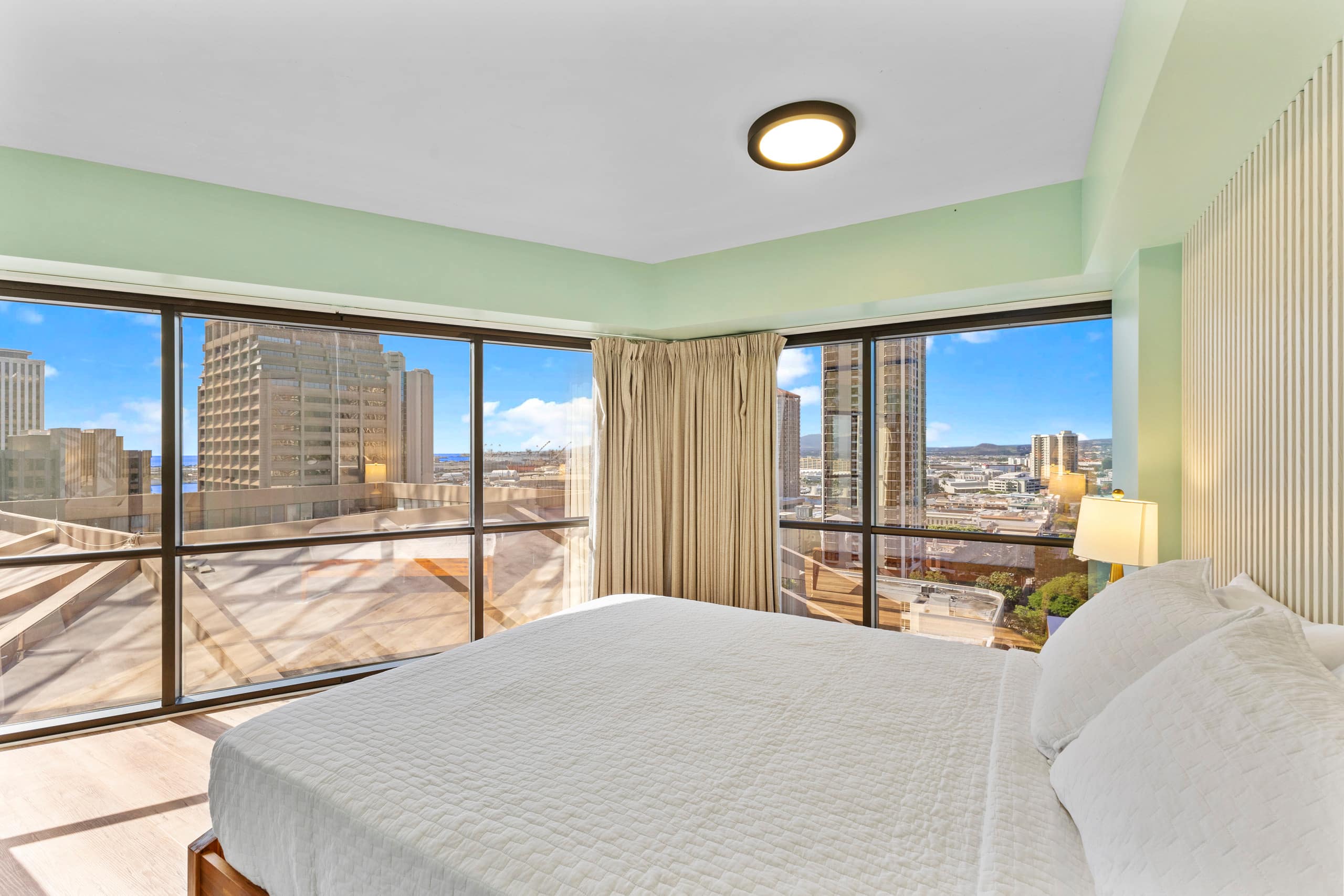 Free Parking! Partially Renovated 1BR in Downtown - Image 22