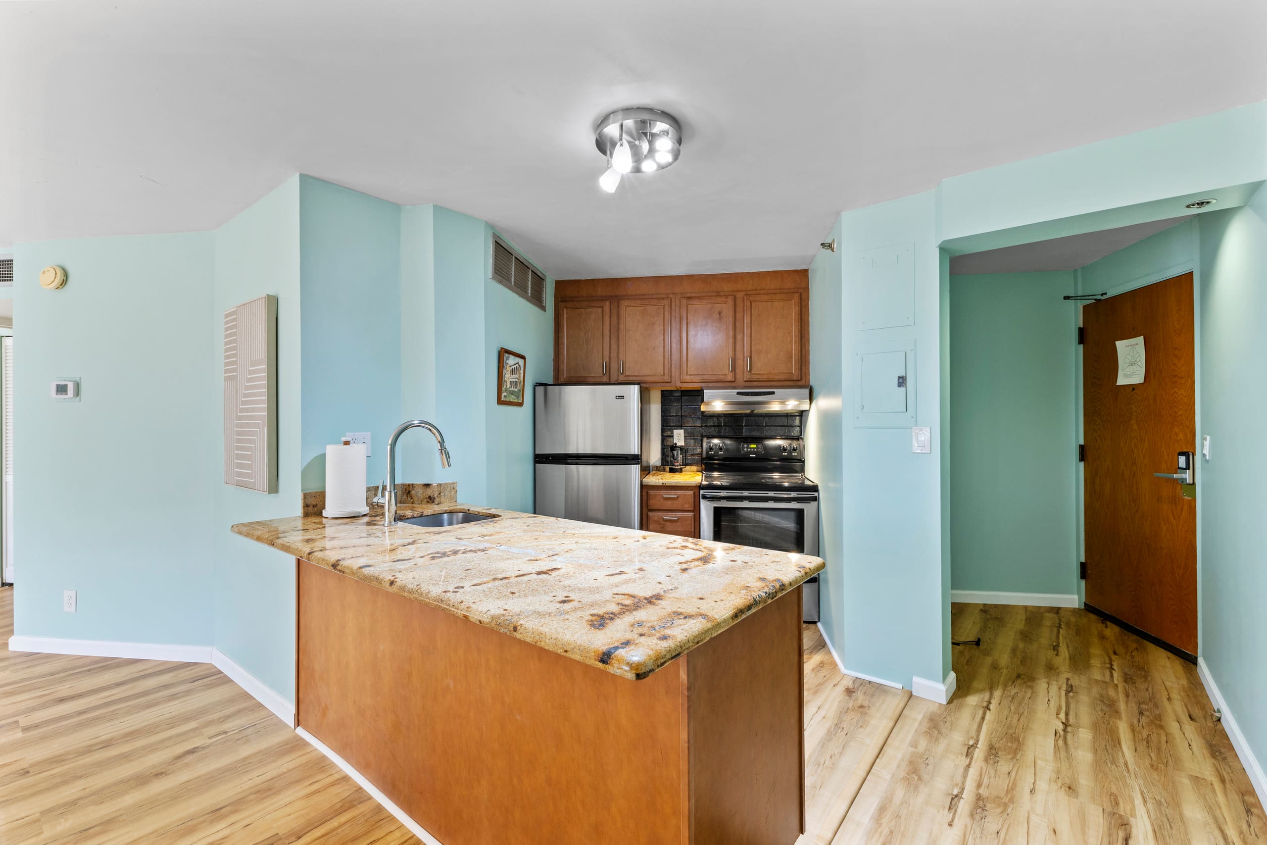 Free Parking! Partially Renovated 1BR in Downtown - Image 13