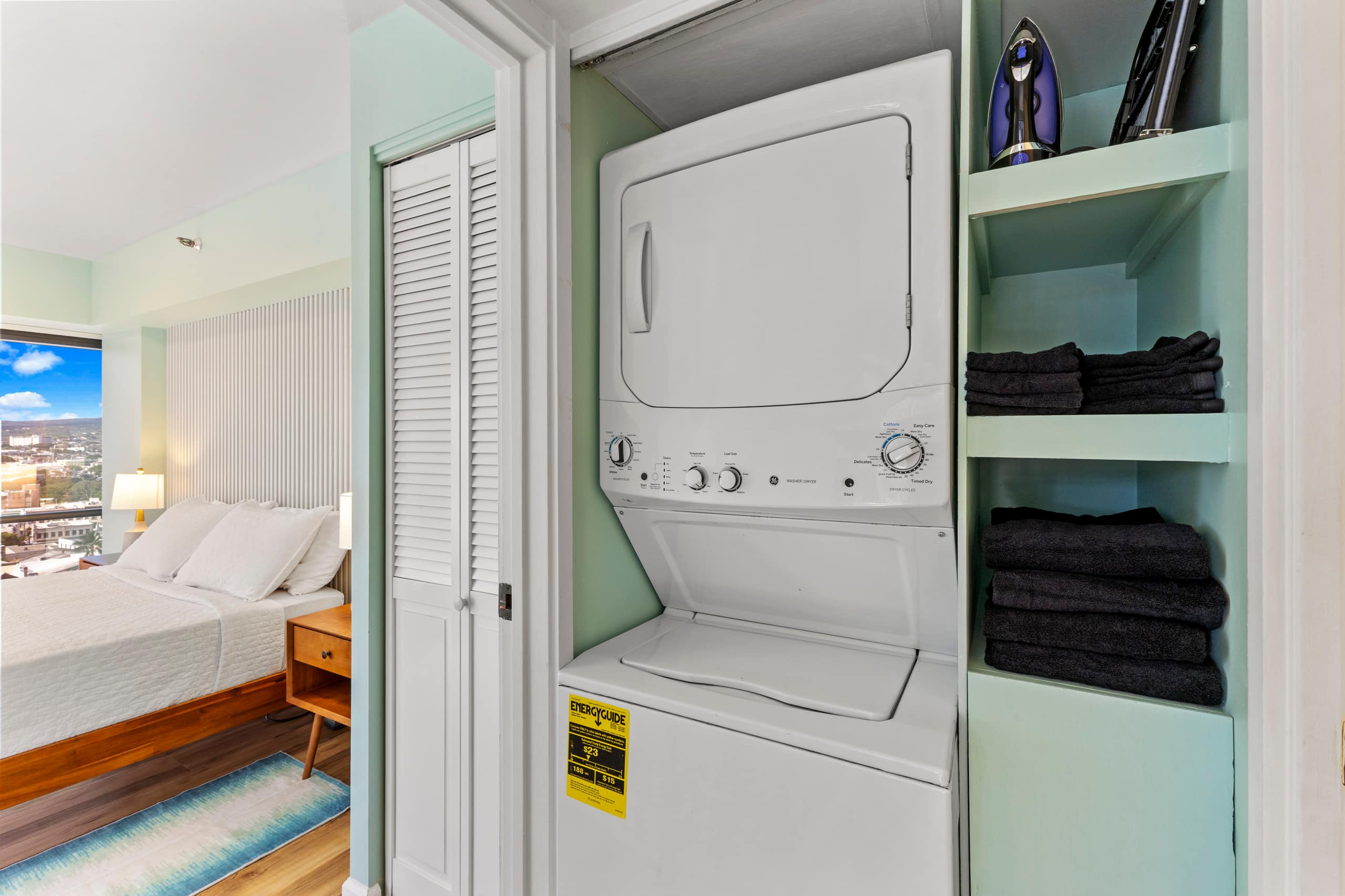 Free Parking! Partially Renovated 1BR in Downtown - Image 5