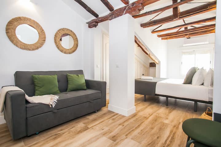 Charming And Centrally Attic, Plaza España - 4pax - Madrid