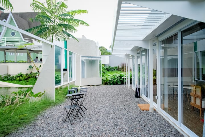 Gallery 5