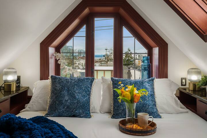 95/100 Walk Score! ~ Space Needle View ~Workout Rm gallery image 4