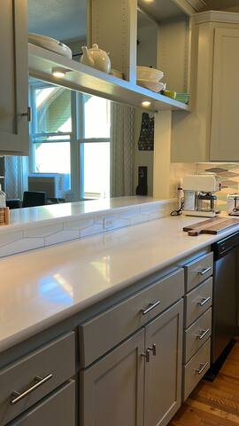 AlbertaArts SweetSpot, FamilyFriendly, AC, Parking gallery image 5