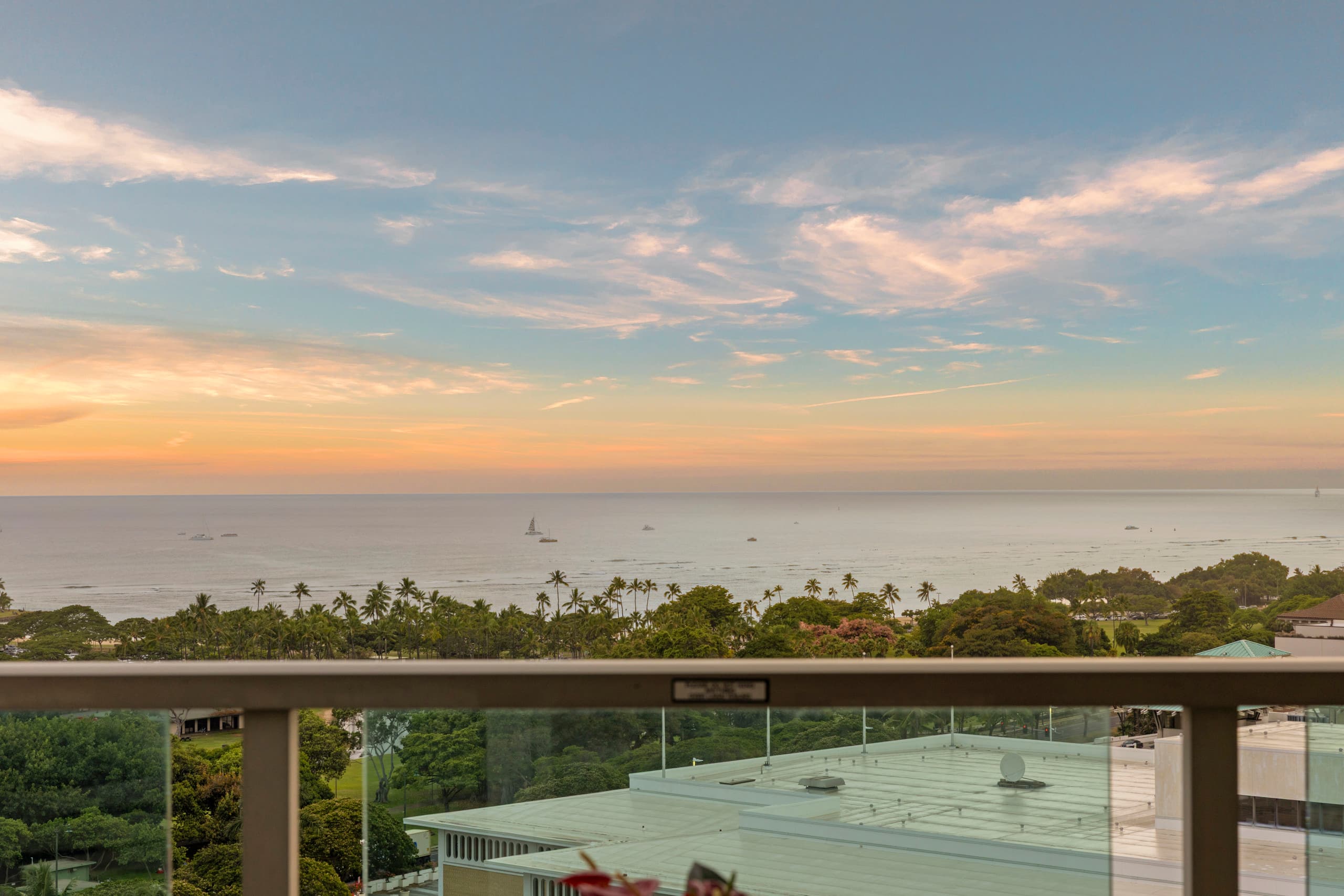 Hotel in Honolulu · ★4.86 · Studio · 1 bed · 1 private bath - Image 6