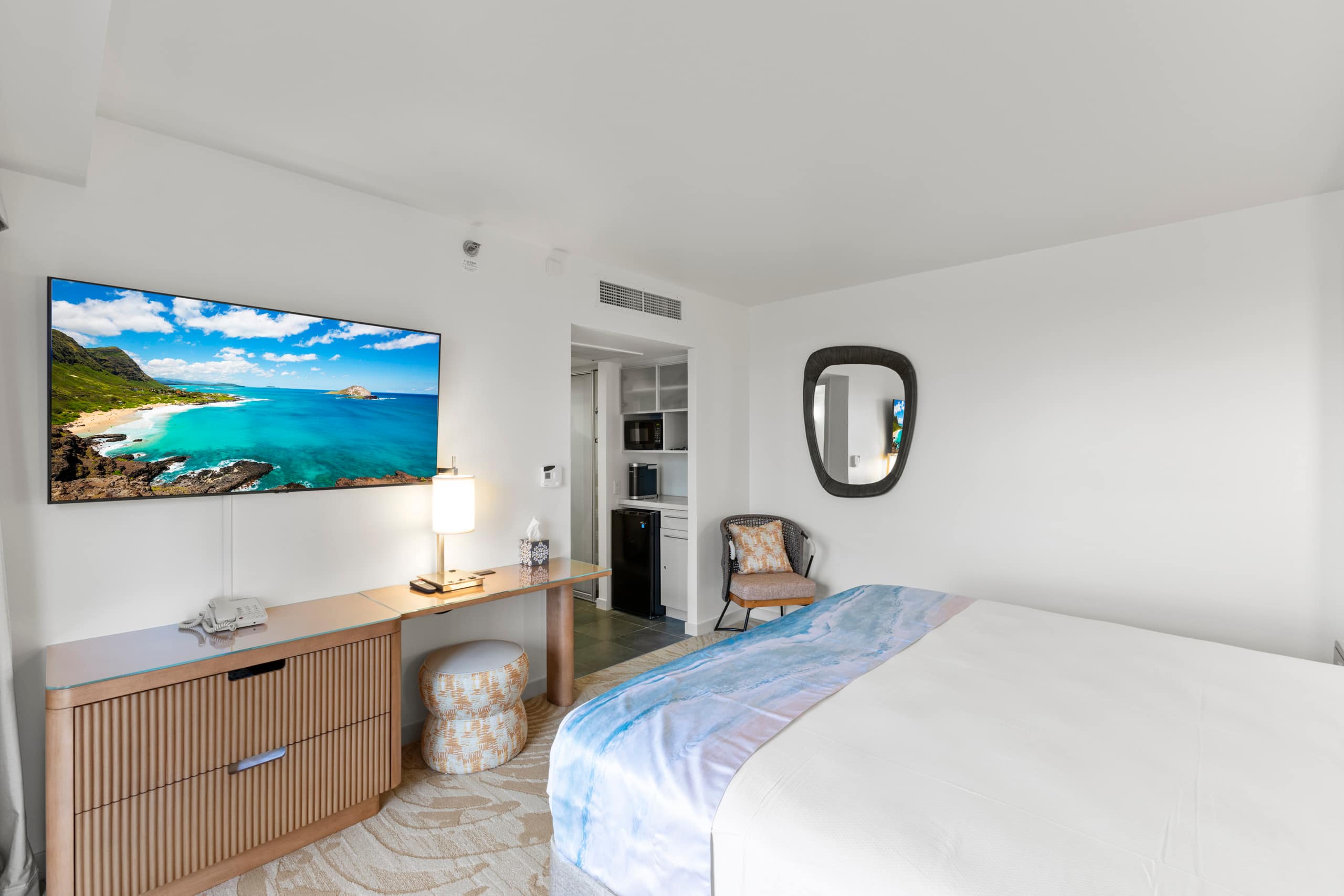 Hotel in Honolulu · ★4.86 · Studio · 1 bed · 1 private bath - Image 9