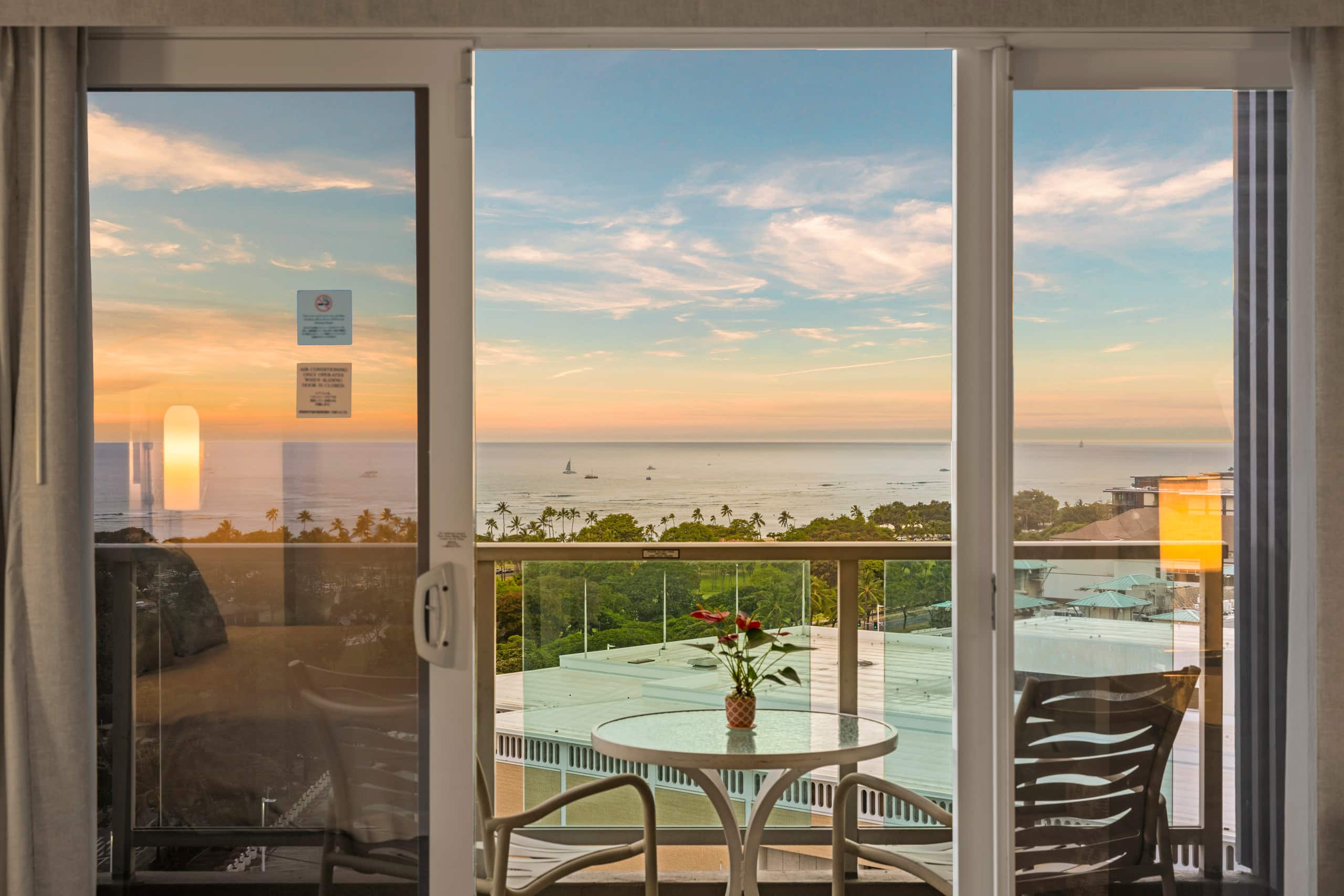 Hotel in Honolulu · ★4.86 · Studio · 1 bed · 1 private bath - Image 8