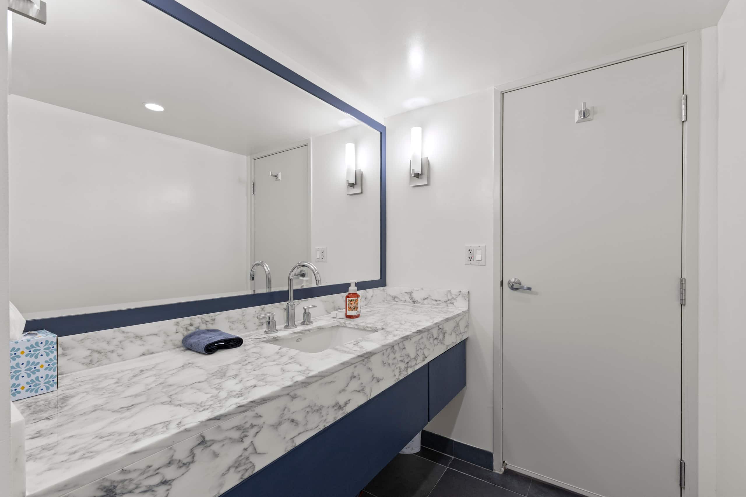 Hotel in Honolulu · ★4.86 · Studio · 1 bed · 1 private bath - Image 14