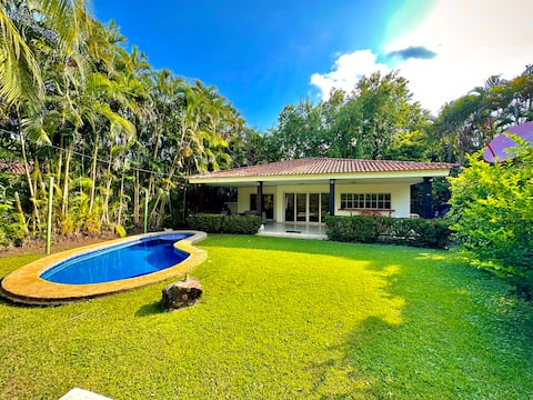 Beach House, Pool+WiFi+AC+ClubResort at ElSalvador