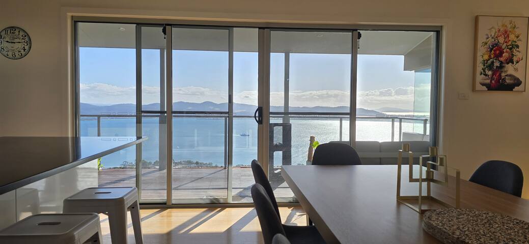 Bridgeview Mansion Escape – Sandy Bay gallery image 3