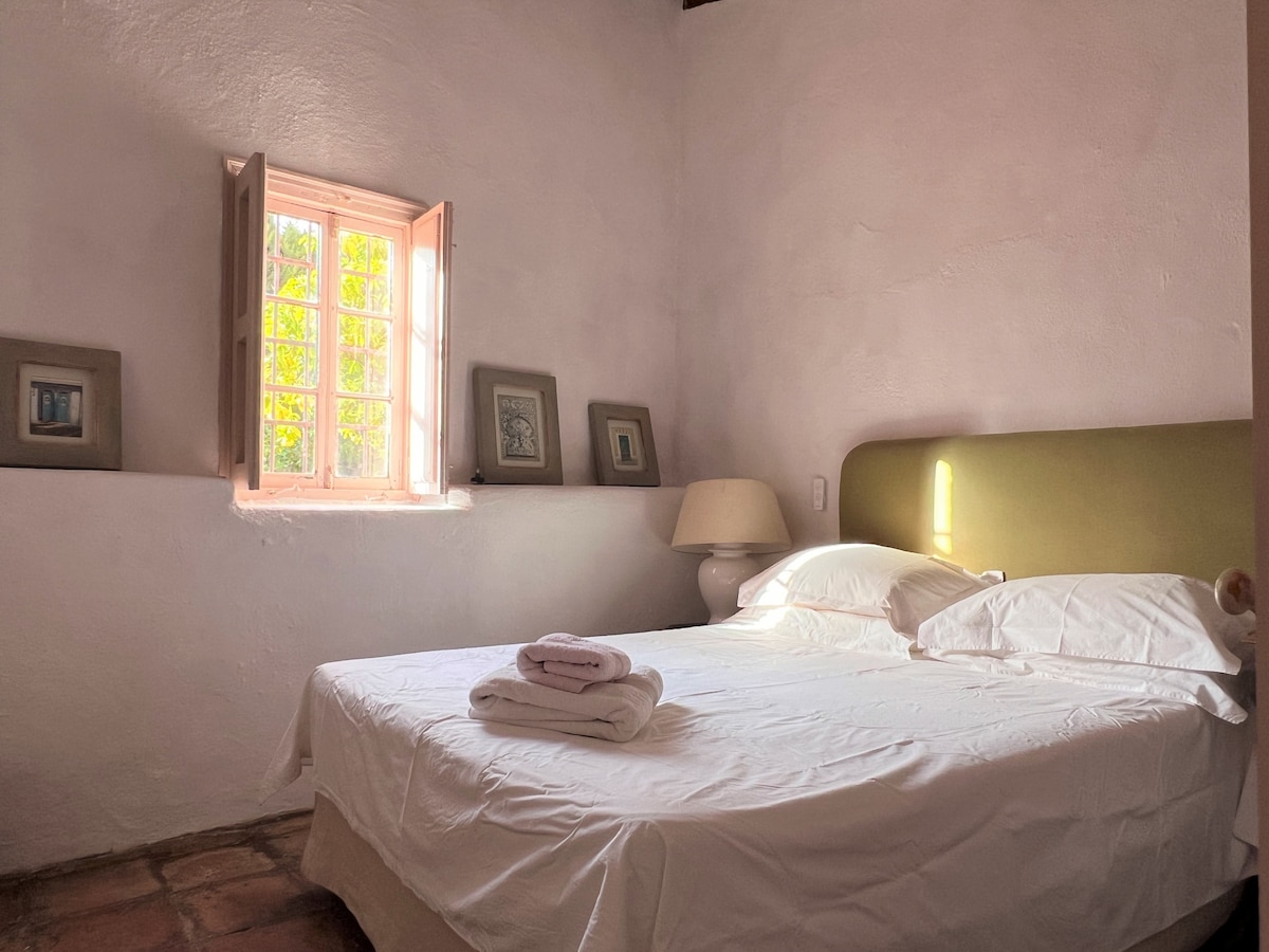 Საძინებელი 2 პირველი სართულის მთავარი სახლი/ საძინებელი 2 პირველი სართულის მთავარი სახლი