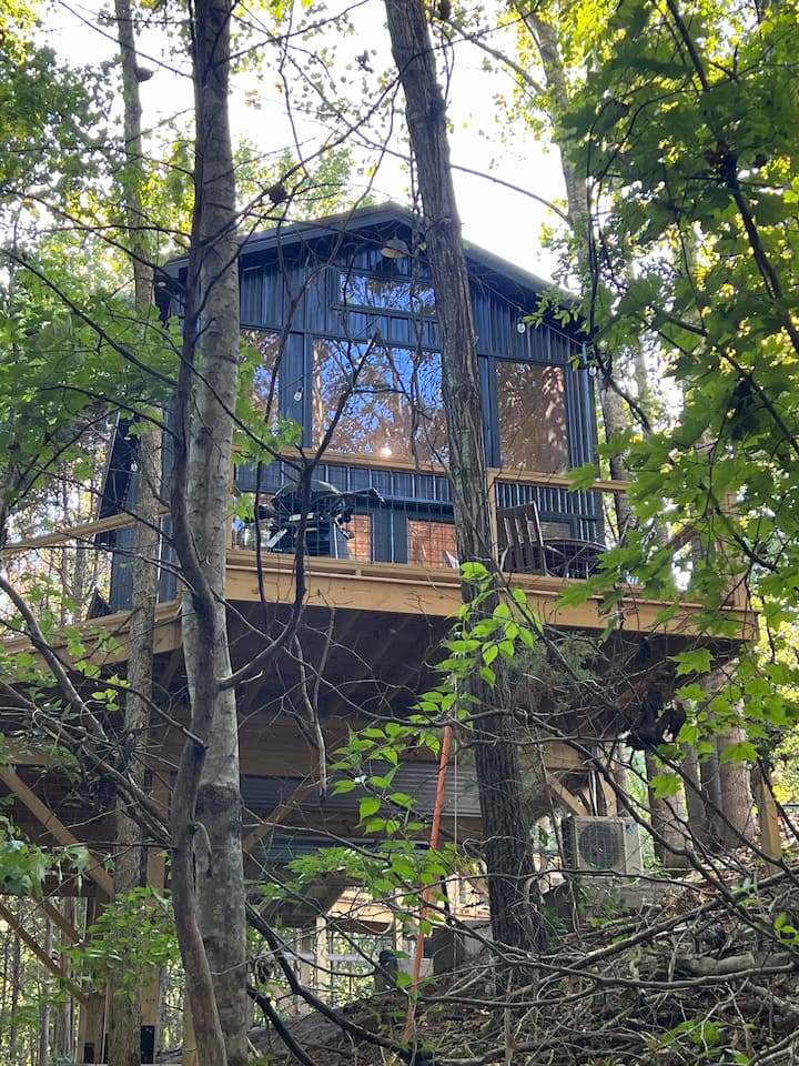 New custom built treehouse
