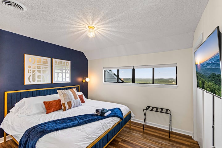 2nd floor: King size bed with a Roku TV