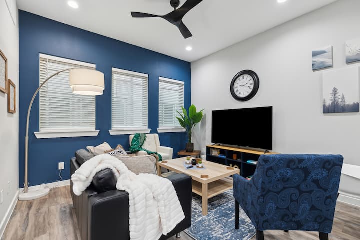 The Opal 2bd House: 7st Walkable, Vibrant & Homey! - Lake Worth, TX