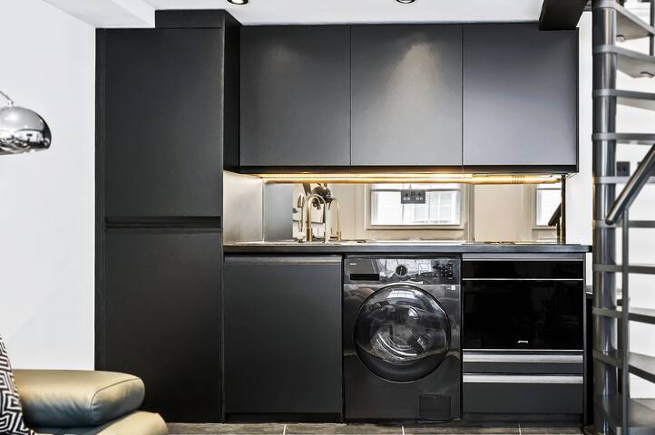 Piccadilly Circus Penthouse Loft | AC | Sleeps 6-7 gallery image 5