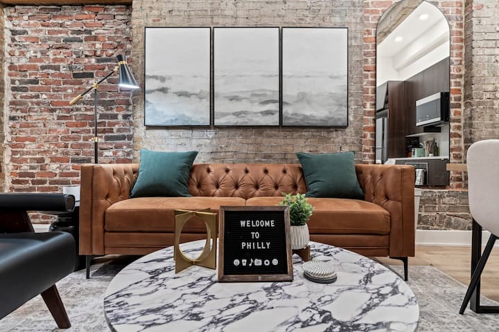 New Townhouse | Old City Walk To Everything - 