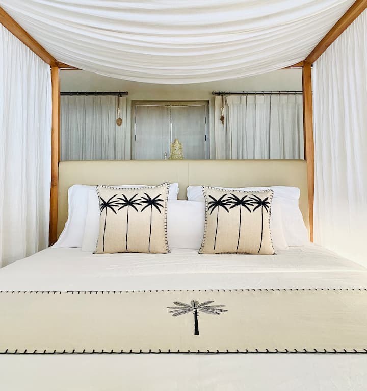 Wake up enjoying the tropical bird chorus and magical sea view directly from your king size four-poster bed.