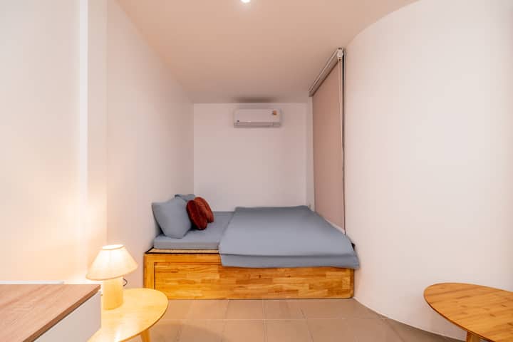 Veličina kreveta 180*180 cm.