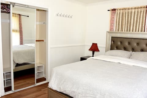 Handsome Home renovated - 4 minutes close to Metro