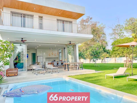 Luxury Pool Villa HUGE Garden, 10 min to Ninman