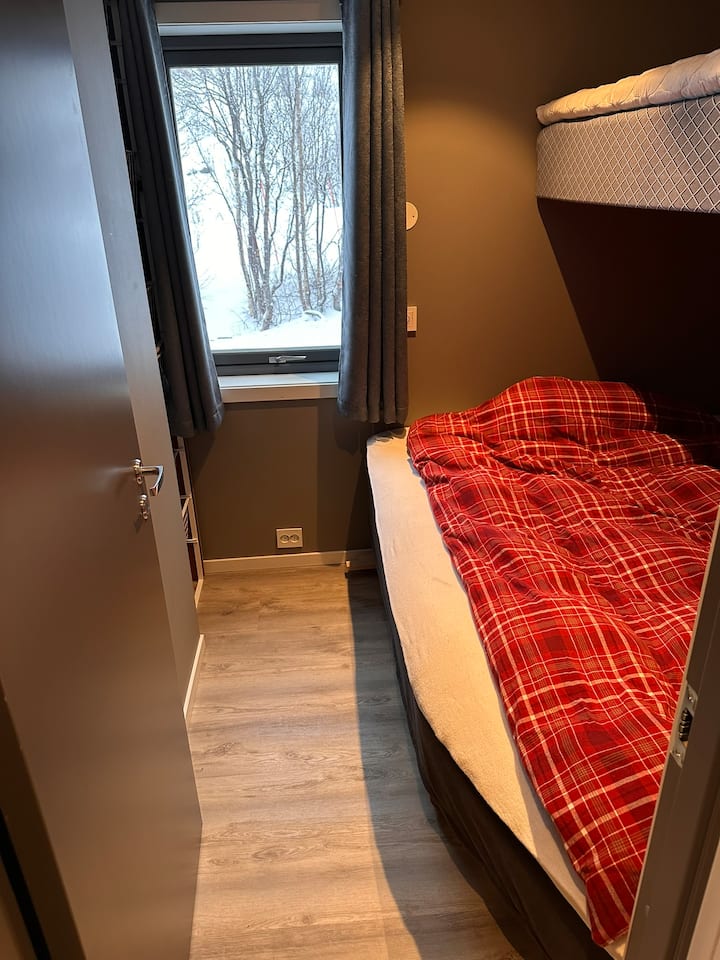 Manželská posteľ s rozmermi 150 cm x 200 cm