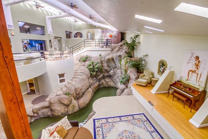 Iconic Waterfall House gallery image 3