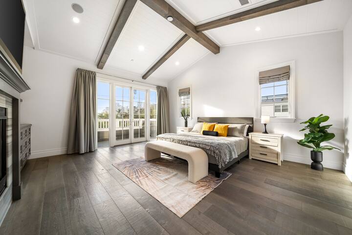 Hamptons Estate: Lux 5BR Villa – Pool & Fire Pit gallery image 4