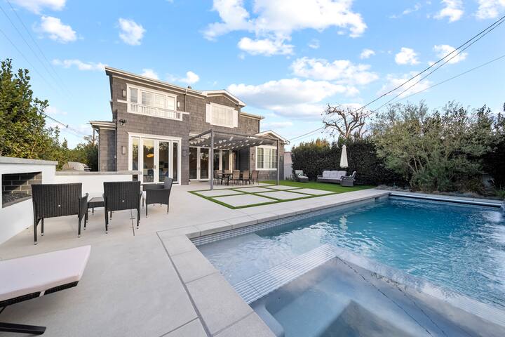 Hamptons Estate: Lux 5BR Villa – Pool & Fire Pit gallery image 2