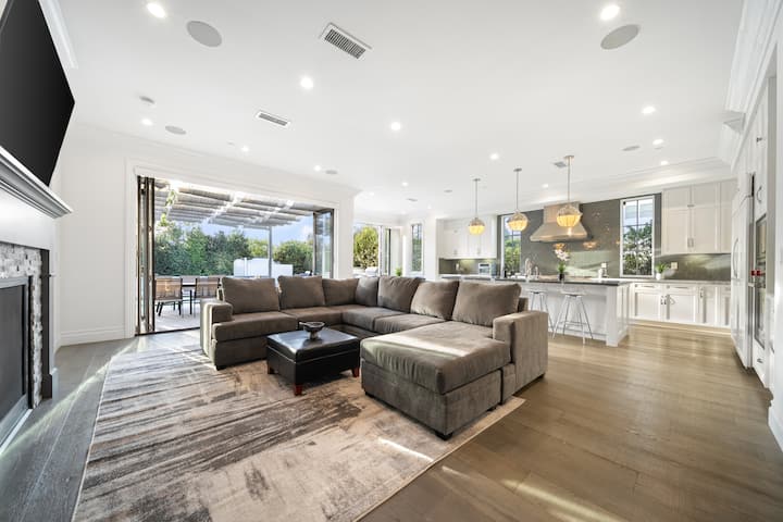 Warner: Lux 5br La Villa W/ Pool & Fire Pit - Los Angeles, CA