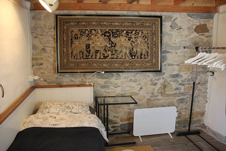 საძინებელი 1