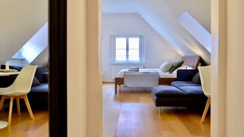Top Airbnb: Stylish Apt for 2 in Central Graz in Innere Stadt
