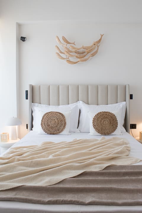 Popular Airbnb listing: Rafina’s Paradise View! Walking access to the Port in δήμος ραφήνας πικερμίου